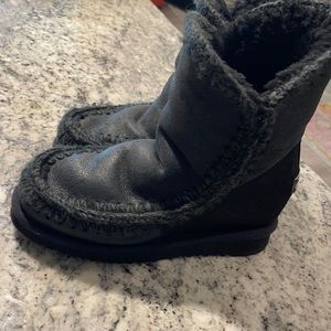 MOU BOOTS size 8.5